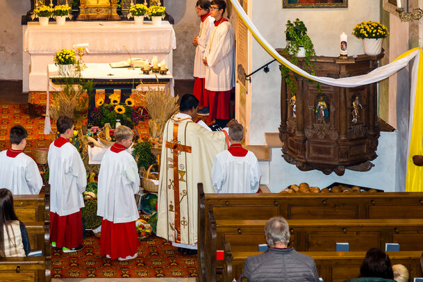 Thumbnail: _JA 24208 Erntedank in Hohenried, Kirche, Messe.jpg